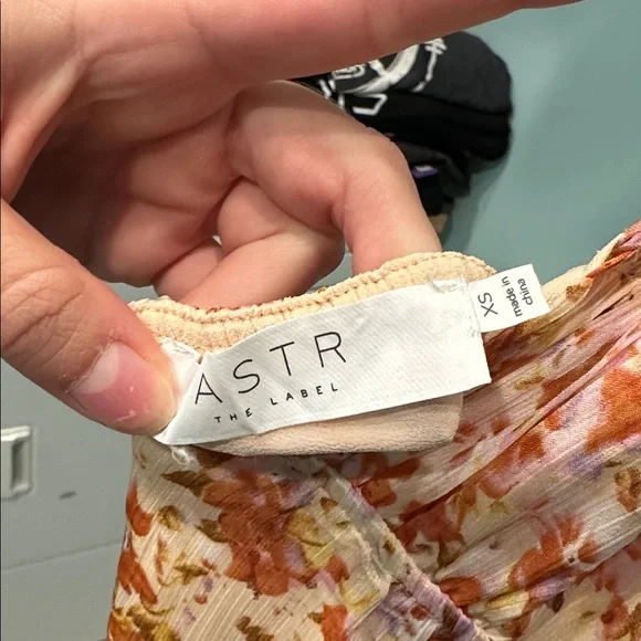 ASTR the label Backless Floral Dress in Orange and Cream - Picture 5 of 7